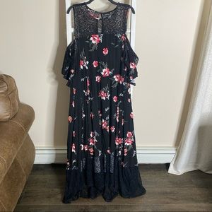 TORRID Black floral jersey cold shoulder hi-lo maxi dress. Size 3 / size…